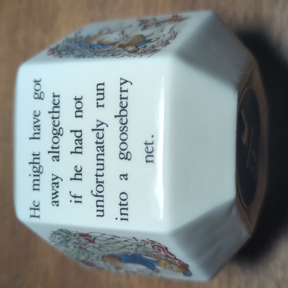 WEDGWOOD of Etruria Beatrix Potter Peter Rabbit Bank - Picture 5 of 8